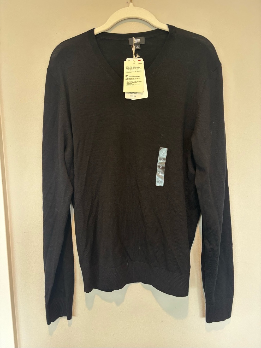 NWT Uniqlo Men's Black V-Neck Sweater - Classic Knit